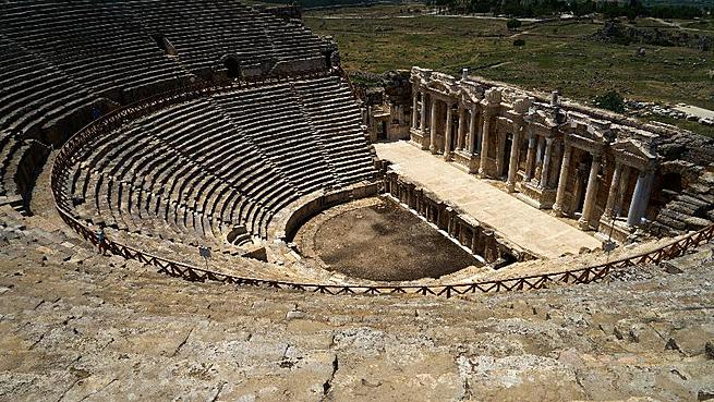 NormaCS ~ Статьи ~ Весь мир театра