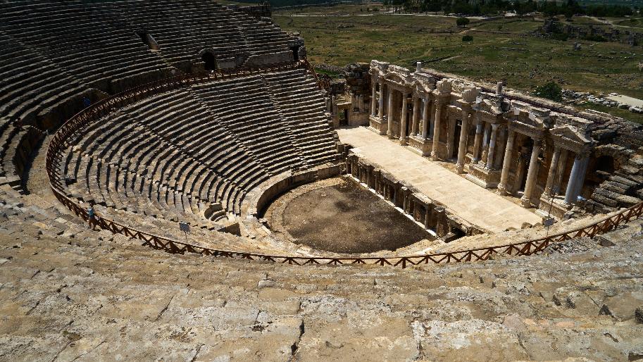 Реферат: Античный театр, его устройство и основные элементы